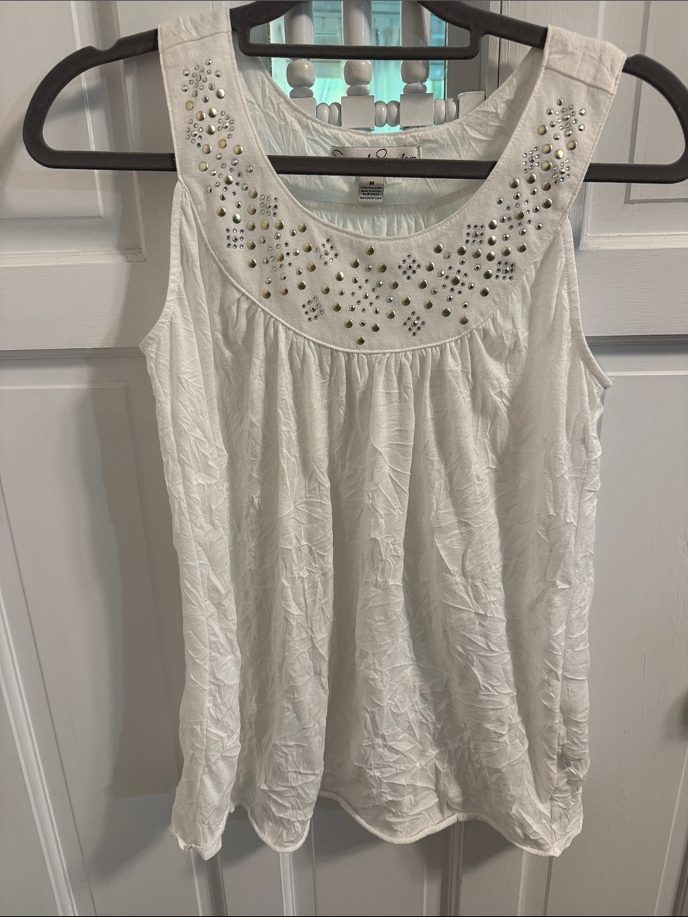 ⭐️French Laundry White Studded Sleeveless Crinkle Tank⭐️3/$25